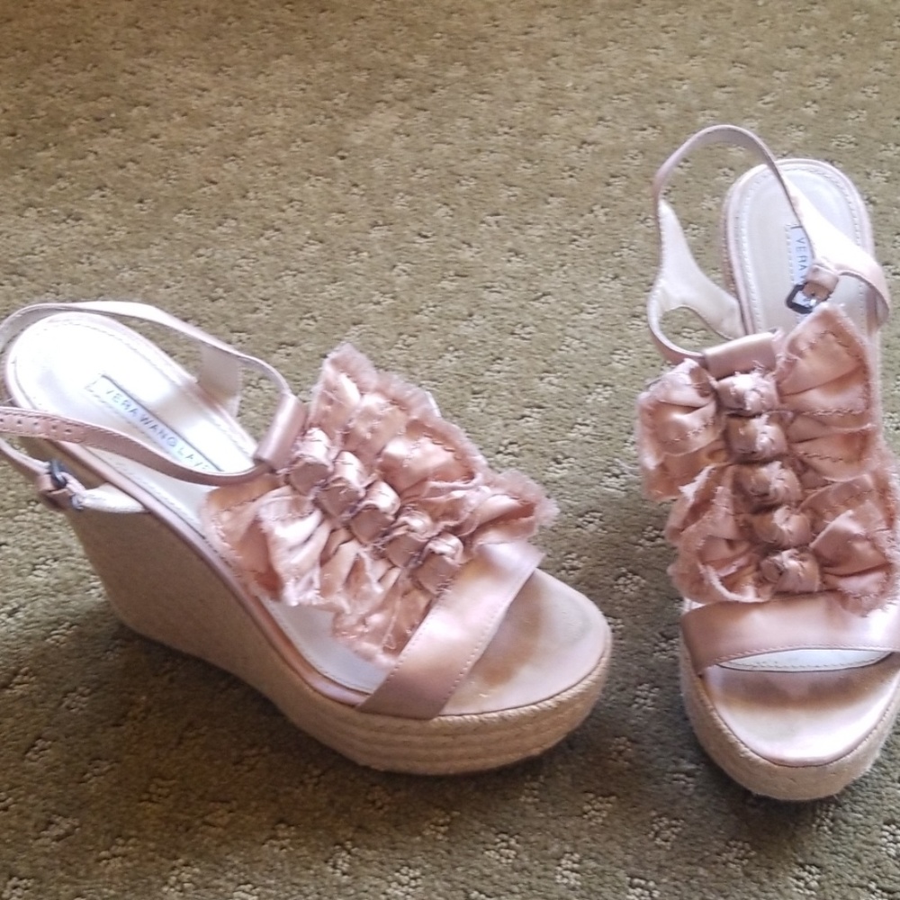 Platform - Picture 1 of 4